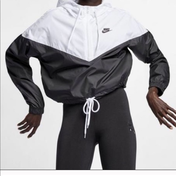 nike heritage windbreaker jacket